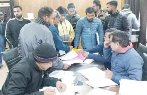 Uttarakhand Nikay Chunav: नामांकन का आज अंतिम दिन, आयोग ने आसान किया नियम, बैंक खाते में दी राहत