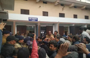 Uttarakhand News: देहरादून नगर निगम में आपत्तियों की सुनवाई के दौरान जमकर हंगामा, आमने-सामने आए भाजपा-कांग्रेस के नेता