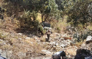 Uttarakhand: कोटद्वार में हादसा…दिल्ली की कार अनियंत्रित होकर खाई में गिरी, दो की मौत, एक घायल