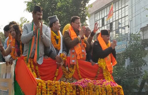 हल्द्वानी में सीएम धामी का रोड शो, भाजपा प्रत्याशी के लिए मांगा समर्थन, सड़क पर उमड़ी भीड़, दिखा जोश
