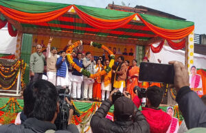Uttarakhand: गढ़वाल में सीएम धामी का रोड शो, श्रीनगर और उत्तरकाशी में की जनसभा, भाजपा प्रत्याशी के लिए जनता से मांगा समर्थन