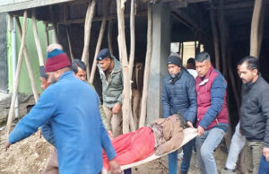 Uttarakhand: नैनीताल में बड़ा हादसा, दीवार गिरने से महिला मलबे में दबी, लोगों ने मिट्टी हटाकर निकाला बाहर…मौत, दो घायल