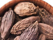 खांसते-खांसते सीने में होने लगा है दर्द, तो बड़ी इलायची का ऐसे करें इस्तेमाल; तेजी से मिलेगा आराम a