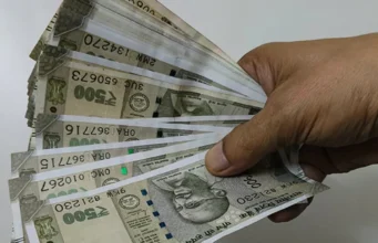 Uttarakhand: चकबंदी कार्यालय में विजिलेंस का छापा, कानूनगो को दो हजार की रिश्वत लेते रंगेहाथ किया गिरफ्तार