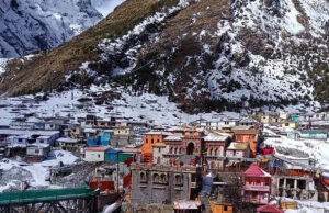 Uttarakhand: बदरीनाथ में जमीं छह इंच तक ताजी बर्फ, प्रशासनिक टीम का दौरा हुआ रद्द, मौसम बदलने से कड़ाके की ठंड