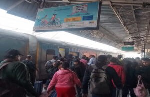 Nainital News: हल्द्वानी रेलवे स्टेशन के सभी प्लेटफॉर्म पर चल रही दिक्कत, इस वजह से यात्रियों में मची अफरातफरी