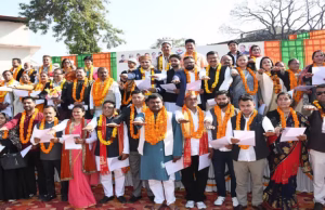 Haldwani: शहरी निकायों की नवनिर्वाचित सरकारों ने संभाली कमान, कमिश्नर ने मेयर गजराज को दिलाई शपथ; सैकड़ों लोग बने साक्षी