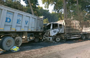 Uttarakhand Accident News: ट्रकों की भिड़ंत से निकला आग का गोला, वाहन के अंदर फंसे चालक की जिंदा जलने से मौत