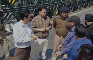Haldwani News : कमिश्नर दीपक रावत ने पूछा सवाल- ब्रिज के नट बोल्ट गायब हुए हैं या चोरी? जवाब सुनते ही लिया एक्शन