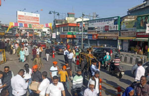 Dehradun Jhanda Mela: दरबार साहिब से शुरू हुई नगर परिक्रमा, सड़कों पर दिखा आस्था का सैलाब, भजनों पर झूमी संगत