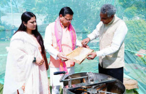 Uttarakhand: मौन पालन को बढ़ावा…सीएम आवास परिसर में निकाला गया शहद, 200 किलो तक रखा गया लक्ष्य