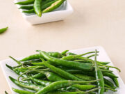 वजन कंट्रोल करने से लेकर ग्लोइंग स्किन तक, तीखी हरी मिर्च खाने से सेहत को मिलेंगे 6 बड़े फायदे a