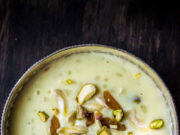 नवरात्रि का व्रत रखने वाली वर्किंग महिलाएं इन 5 चीजों का करें सेवन, दिनभर रहेंगी एनर्जेटिक और हेल्दी a