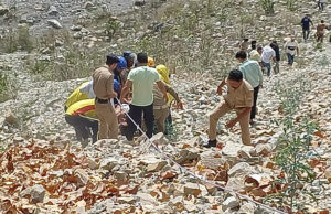 Tehri: नरेंद्रनगर मार्ग पर एक्टिवा खाई में गिरी, मां-बेटी और दो बच्चे थे सवार, एक महिला की मौत