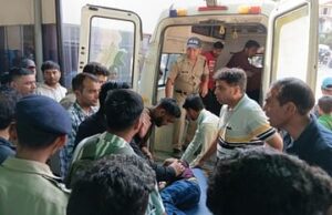 उत्तराखंड के पौड़ी में स्कूली बच्चों से भरी वैन खाई में गिरी, दो की हालत गंभीर; देहरादून एयरलिफ्ट