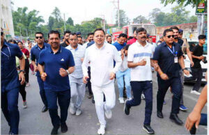 Dehradun News: मुख्यमंत्री धामी ने अहिल्या स्मृति मैराथन को दिखाई हरी झंडी, युवाओं के साथ खुद भी लगाई दौड़