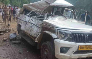 Rudraprayag: गौरीकुंड हाईवे पर हादसा…केदारनाथ जा रहे यात्रियों के वाहन पर गिरे पत्थर, दो की मौत, चार घायल