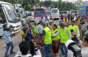 Uttarakhand Mock Drill: सायरन बजे… लोगों को सुरक्षित स्थानों पर ले जाने का हुआ अभ्यास, ट्रैफिक भी रोका गया