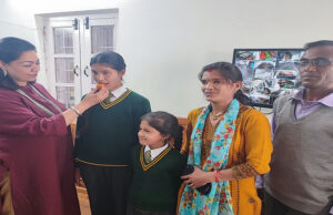CBSE Results 2025: 10वीं में नैनीताल की अस्मिता के 98.6% अंक, कहा- यूट्यूब से की थी पढ़ाई, पापा चलाते हैं नाव