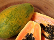 क्या आप भी बेकार समझते हैं पपीते के बीज, तो एक बार जरूर जान लें इसके बेहतरीन फायदे a