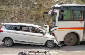 Uttarakhand: ऋषिकेश-बदरीनाथ हाईवे पर हादसा, देवप्रयाग में बस व टैक्सी की भीषण टक्कर, मची चीख पुकार