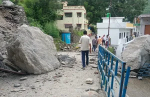 Uttarakhand News: देवप्रयाग में दरका पहाड़, दो आवासीय भवन क्षतिग्रस्त; पिता-पुत्र घायल