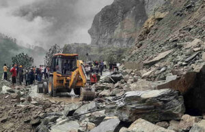 Badrinath Highway News: उमट्टा में भूस्खलन का बढ़ रहा दायरा, हाईवे के लिए बना खतरा, निरीक्षण करेगी टीम