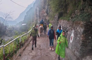 Uttarkashi News: यमुनोत्री धाम जाते हुए महराष्ट्र के श्रद्धालु ने नदी में लगाई छलांग, पुलिस-एसडीआरएफ मौके पर पहुंची
