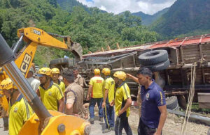 Tehri News: ऋषिकेश गंगोत्री हाईवे के पास कांवड़ यात्रियों का ट्रक पलटा, तीन की मौत, युद्धस्तर पर राहत-बचाव कार्य