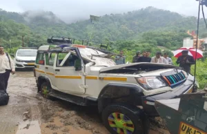 Uttarakhand: कोटद्वार में दर्दनाक हादसा, सवारियां ढोने वाली मैक्स पर पहाड़ी से गिरा बोल्डर, अगली सीट पर बैठे दो लोगों की मौत- 7 घायल