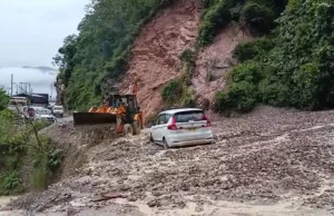 Uttarakhand News: बाबा केदार के रुद्रप्रयाग में बादल फटने से तबाही, जलप्रलय में बहे कई घर-वाहन,छह लोग लापता