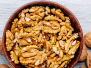 अखरोट खाने के 7 जबरदस्त फायदे: दिमाग से लेकर दिल तक सेहत का खजाना 8