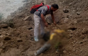 Uttarkashi: गंगोत्री हाईवे पर डबरानी के पास हादसा…पहाड़ी से अचानक आए मलबे में दबे दो युवक