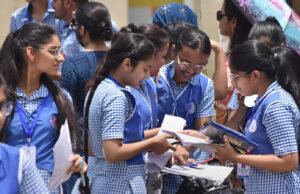 Uttarakhand: महाविद्यालयों में पढ़ रहीं बेटियों को मुफ्त परिवहन सुविधा देने की तैयारी, कैबिनेट में आएगा प्रस्ताव