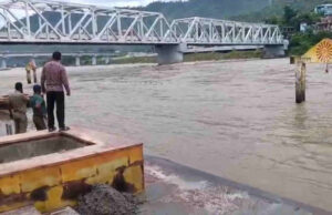 Uttarakhand: नैथाणा पुल से युवक ने मारी नदी में छलांग, साथियों ने बताया बहुत दिनों से था परेशान