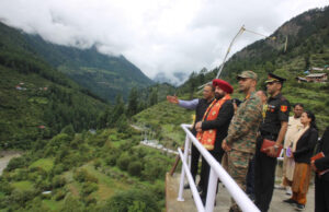 Uttarkashi News: राज्यपाल ने किया आपदाग्रस्त धराली और मुखबा का दौरा, प्रभावित परिवारों से भी मिले