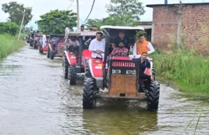 Uttarakhand: ट्रैक्टर में सवार होकर आपदा प्रभावित के बीच पहुंचे मुख्यमंत्री पुष्कर सिंह धामी, कहा – ‘प्रभावितों के साथ खड़ी है सरकार’