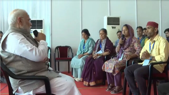 aapatha-parabhavata-sa-mal-paema-matha_2213d8db45285e6037655d3699b0973d (1)