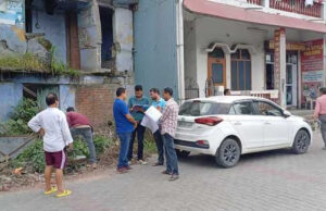 Nainital News: भीमताल में दुकानों और मकानों पर लाल निशान लगने से लोगों में दहशत