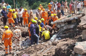 Chamoli News: मां की छाती से लिपटे थे जुड़वा बच्चे, मलबे से निकाले तीनों शव, दिल दहलाने वाला मंजर देख रो पड़ा गांव