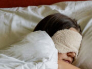 50 की उम्र के बाद महिलाएं सोने से पहले करें ये 7 ज़रूरी काम, सेहत और नींद दोनों रहेंगी बेहतरीन 8