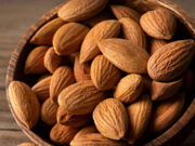 बादाम के छिलके इन 7 बीमारियों में आते हैं काम, जानें इसके हेल्थ बेनिफिट्स a