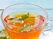 शुगर और कोलेस्ट्रॉल कम करने में मदद करेगी तुलसी की चाय, रोज सुबह पीने से मिलेंगे ये 8 फायदे a