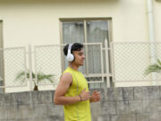 रोजाना सिर्फ 10 मिनट उल्टा चलने से दूर होंगी सेहत की कई परेशानियां, मिलेंगे 7 जबरदस्त फायदे a