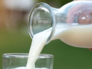 रोज रात सोते समय पिएं एक गिलास दूध, हैरान कर देंगे इससे मिलने वाले एक नहीं पूरे 8 फायदे a