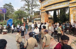 Uttarakhand News: छात्रसंघ चुनाव, एसजीआरआर में निर्विरोध जीते एबीवीपी के पदाधिकारी, नामांकन पर हंगामा, पुलिसबल तैनात