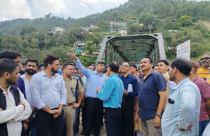 Chamoli: केंद्रीय टीम ने किया आपदा प्रभावित क्षेत्र थराली का निरीक्षण, कई क्षेत्रों का एरियल सर्वे भी किया