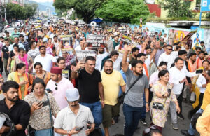 Haldwani Protest: हमारी बच्ची चलकर आई थी…आपने हमें उसकी लाश दी, लाडली के ताऊ का दर्द,छलकीं लोगों की आंखें