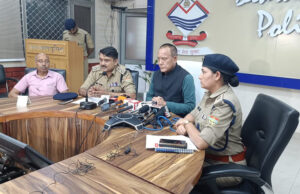 UKSSSC Exam: स्नातक स्तरीय परीक्षा…पुलिस का दावा-पेपर का एक सेट, एक सेंटर से एक अभ्यर्थी के लिए बाहर आया