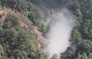 Uttarakhand: बिना बारिश दरक रहे पहाड़, मसूरी में टिहरी बाईपास के पास हुआ भारी भूस्खलन, बिजली-पानी की लाइनें क्षतिग्रस्त